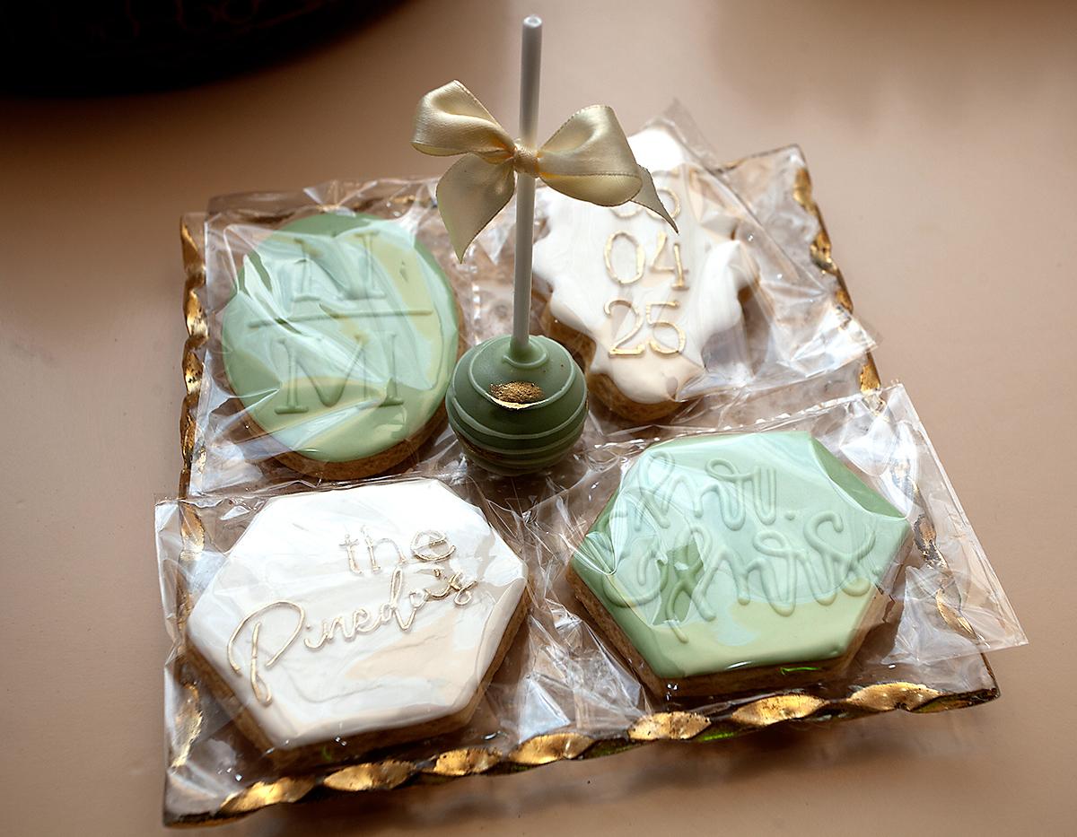 Galletas con inscripciones de la boda.