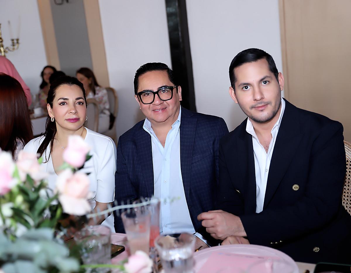 Gloria Abudoj, Miguel Chong y Ariel Flores.  Gloria Abudoj, Miguel Chong y Ariel Flores.