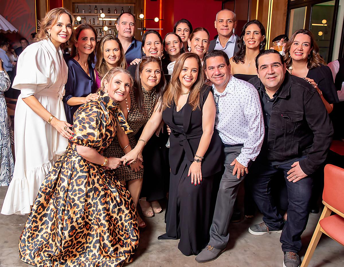 Melissa Gutiérrez, Nicole Abud, Shantal Reynaud, Juan Carlos Guzmán, Claudia Fernández, Carolina Inestroza, Mary Lorraine Miselem, Suzette Millares, José Fernando Boadla, Alexandra Mahomar, Angela Flores, Elsa Chahin, Ingrid Interiano, Sherryl Mourra, Fernando Mendoza y Norman Ghawi.