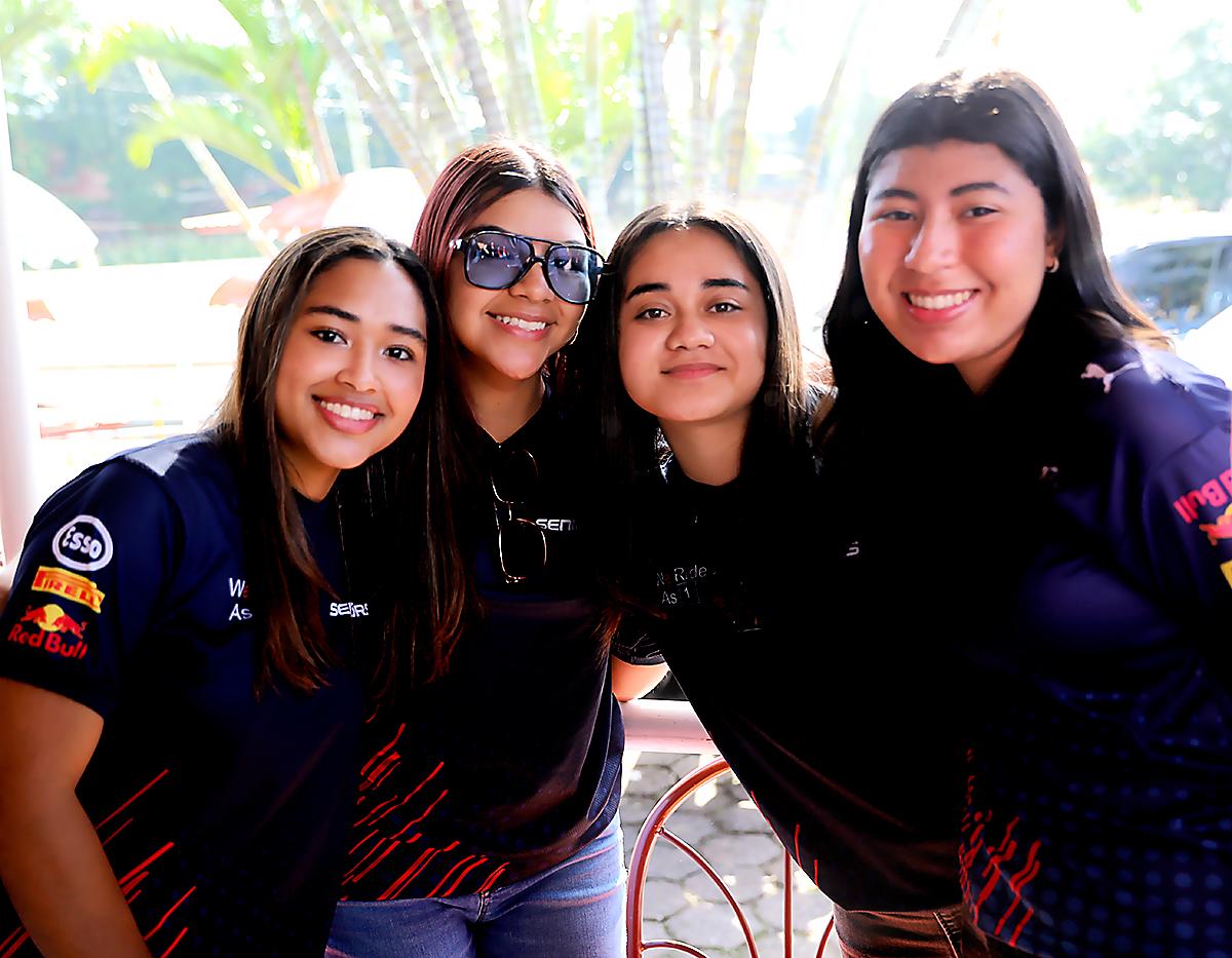 Sayra Barahona, Lauren Irías, Julia Barahona y Camila Lamy