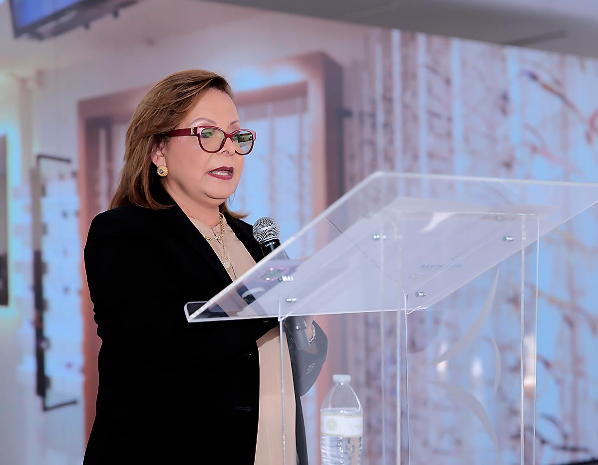 Cristina de Handal.