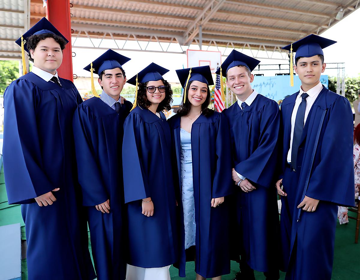 Entrega de títulos de Discovery School 2023