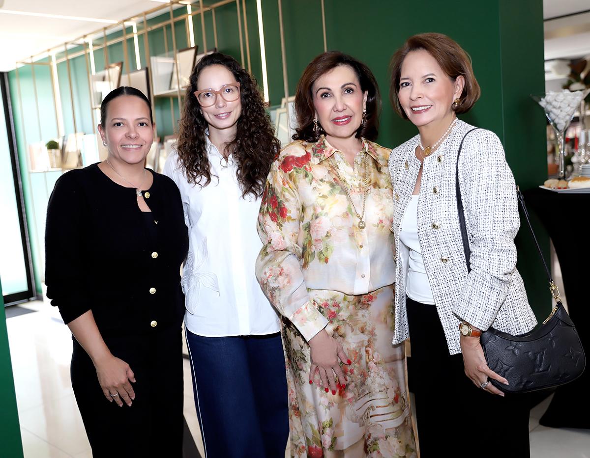 Lastenia Álvarez, Nan Marinakys, Carolina Canahuati y Nan Marinakys