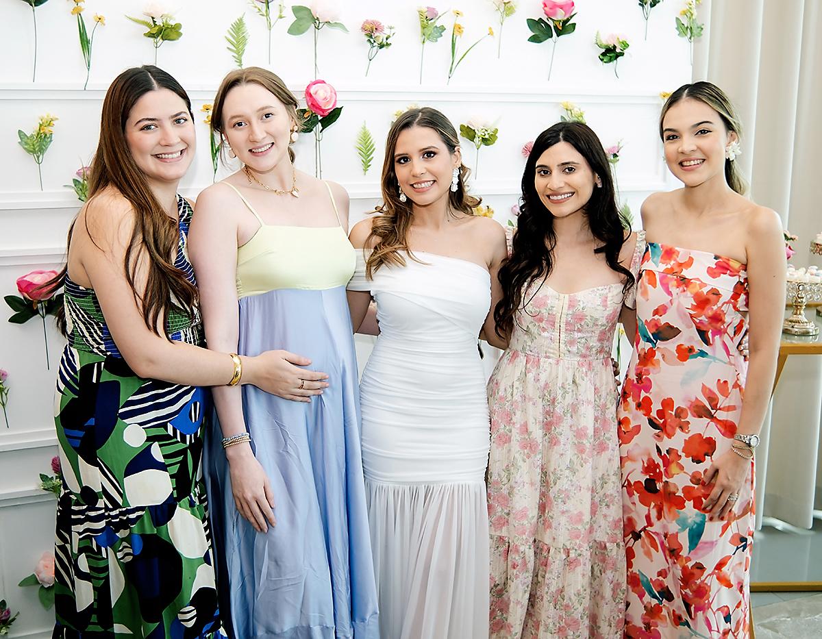 Fernanda Medina, Cindy Panting, Alexa Girón, Nicolle Andonie y Meggan Hernández.