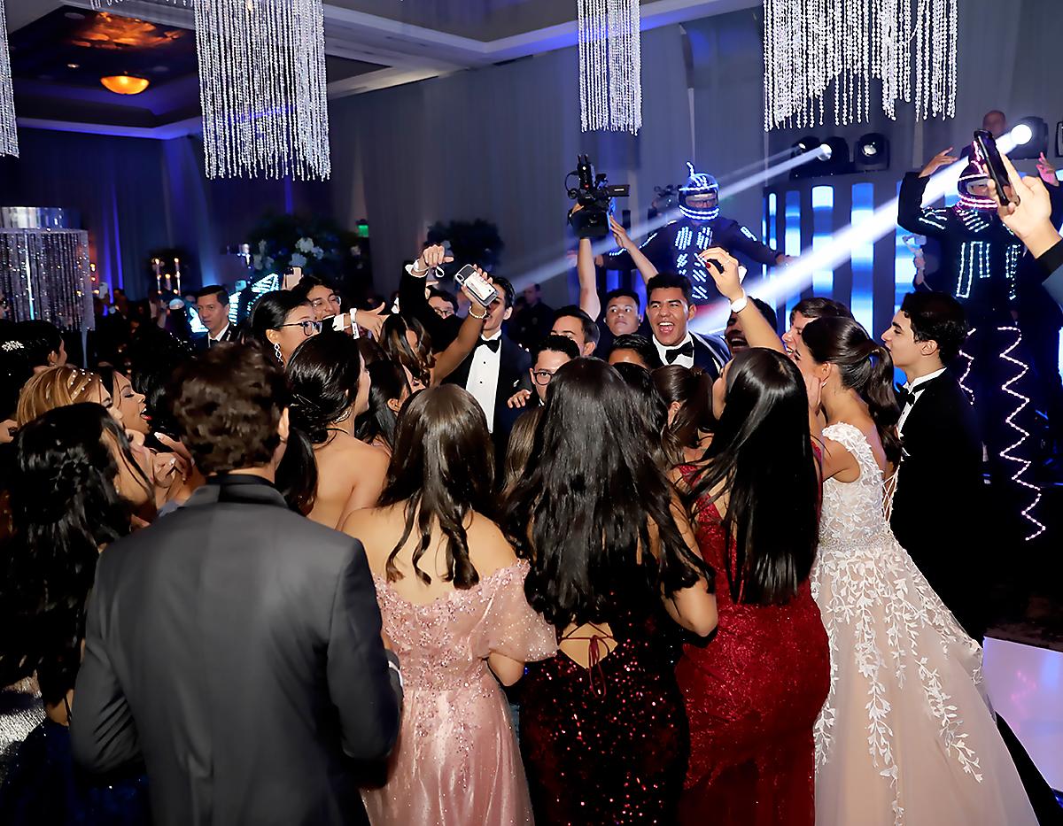 Los seniors vibraron en la pista al ritmo de su playlist favorita