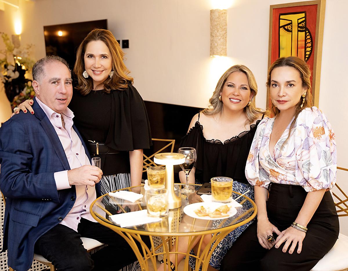 Enrique y Sandra Kafati con Marissa Gonzalez y Sandra Kafati