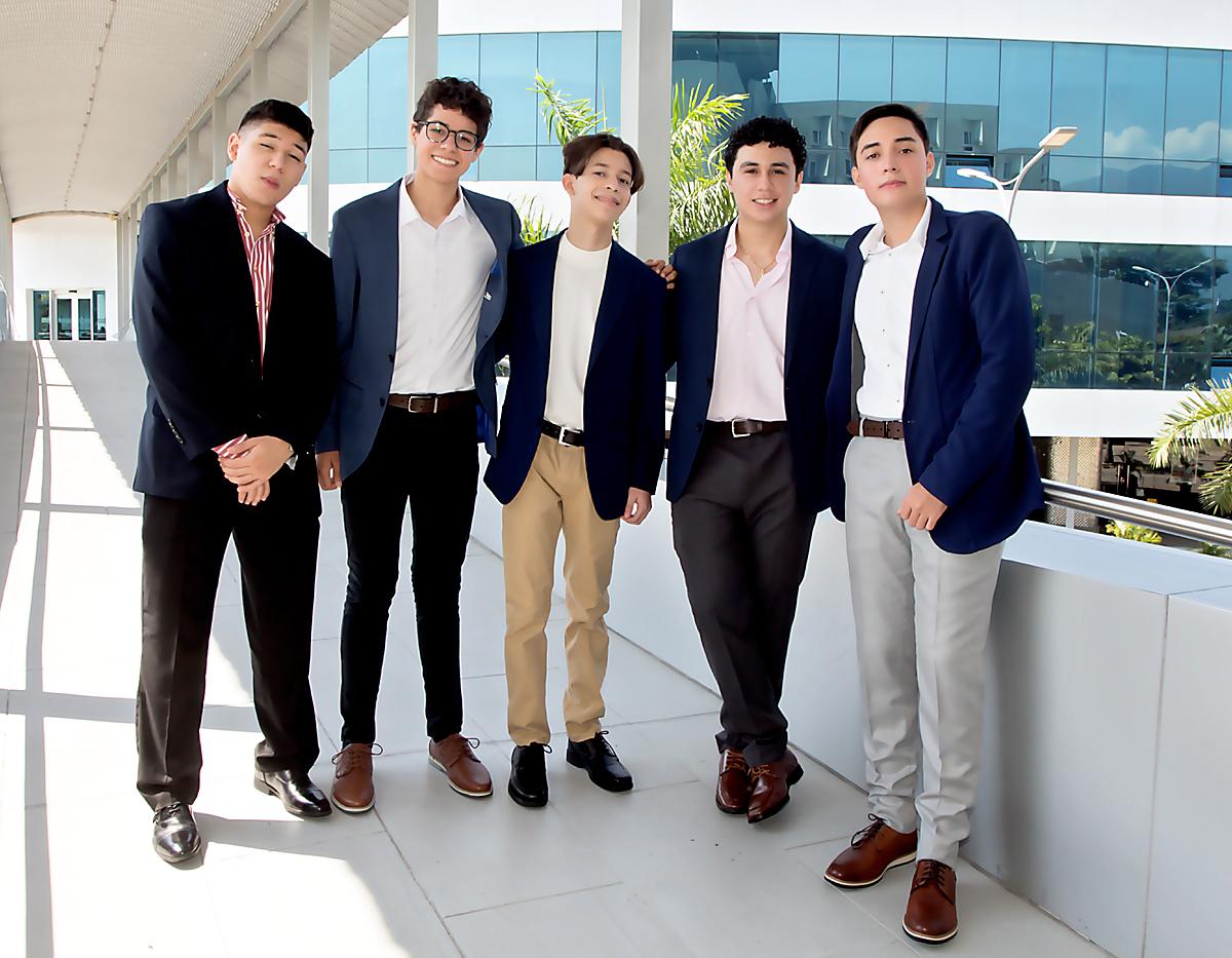 Alumnos de la Escuela e Instituto Bilingue Valle de Sula, se divierten.
