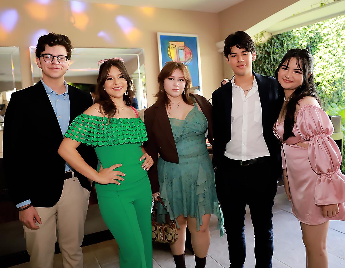 José Ignacio Aguilar, Nicole Girbal, Adriana Acosta, Abraham Zarruk y Fernanda Urrutia.