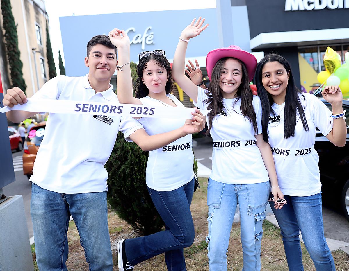 Daniel Reyes, Eleany Molina, Karissa Bertety y Emely García 