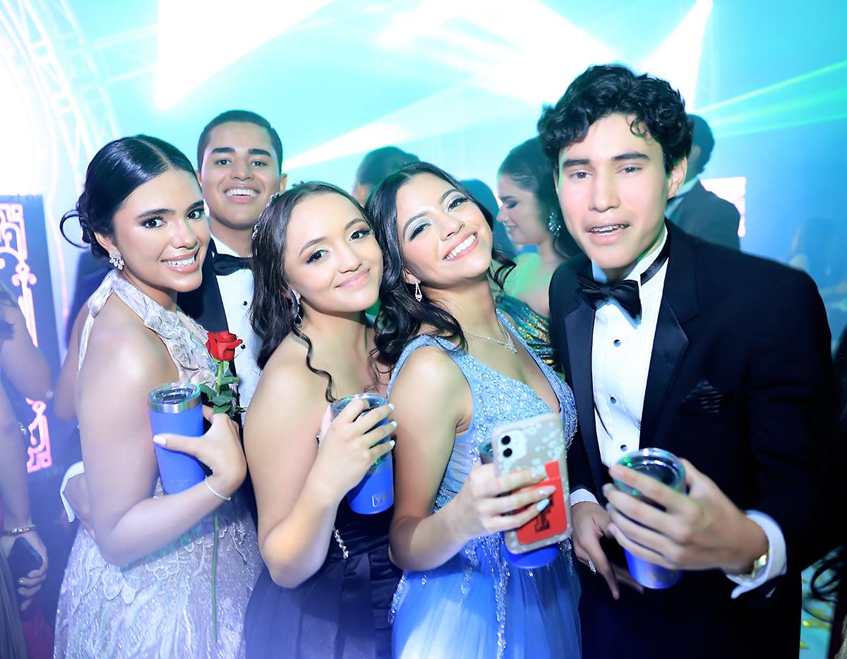 Fiesta de la prom 2025 de DelCampo School