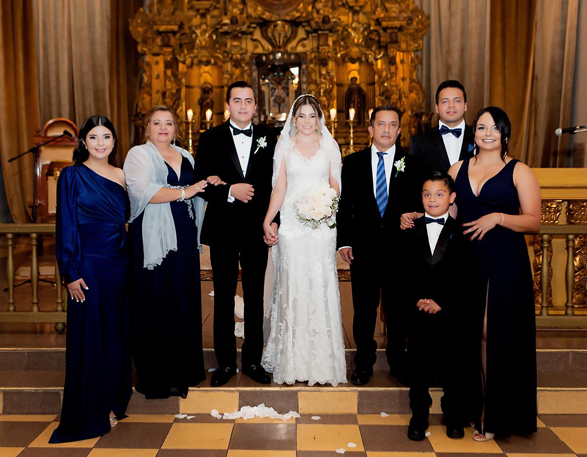 Lesbia Cantarero, Dora Díaz, Orlando Cantarero, Gypsy Galindo, Orlando Tosta, Mateo Díaz, Óscar Díaz y Danny Carranza.