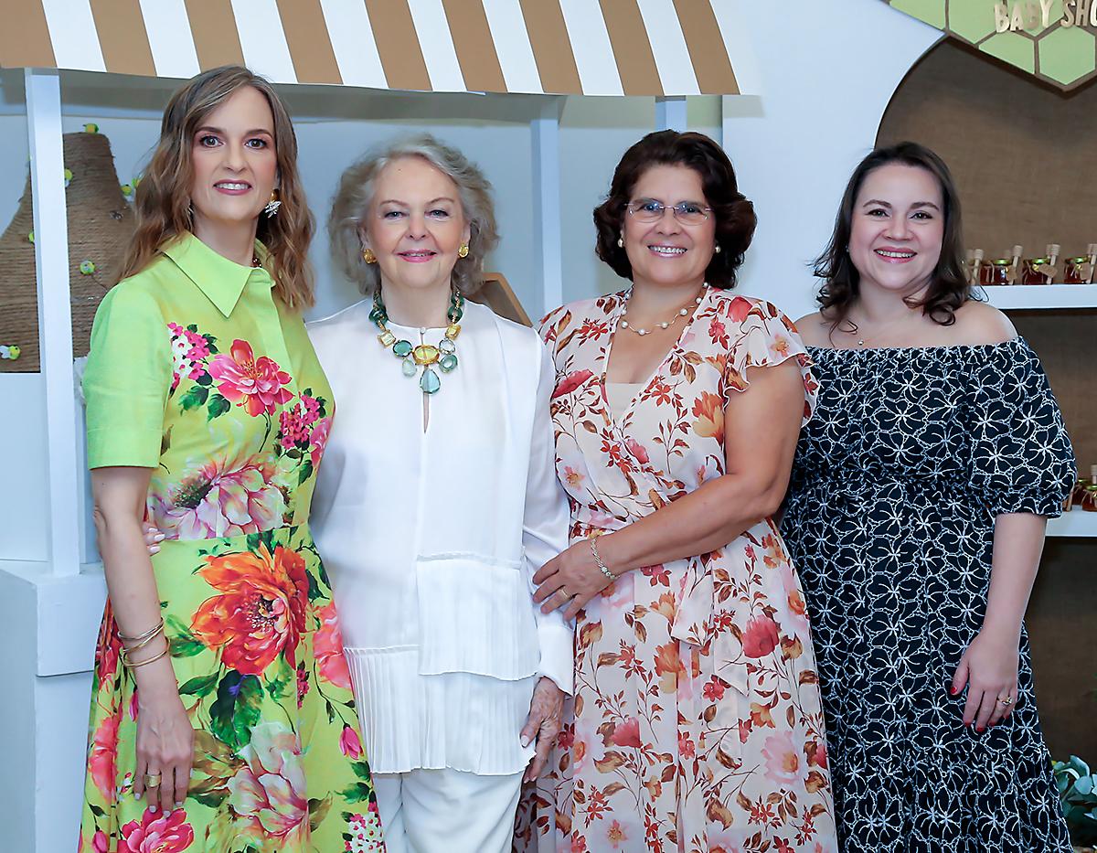 Elena Hepburn, Elena Hepburn, Carmen Orellana y Ninous Barh.