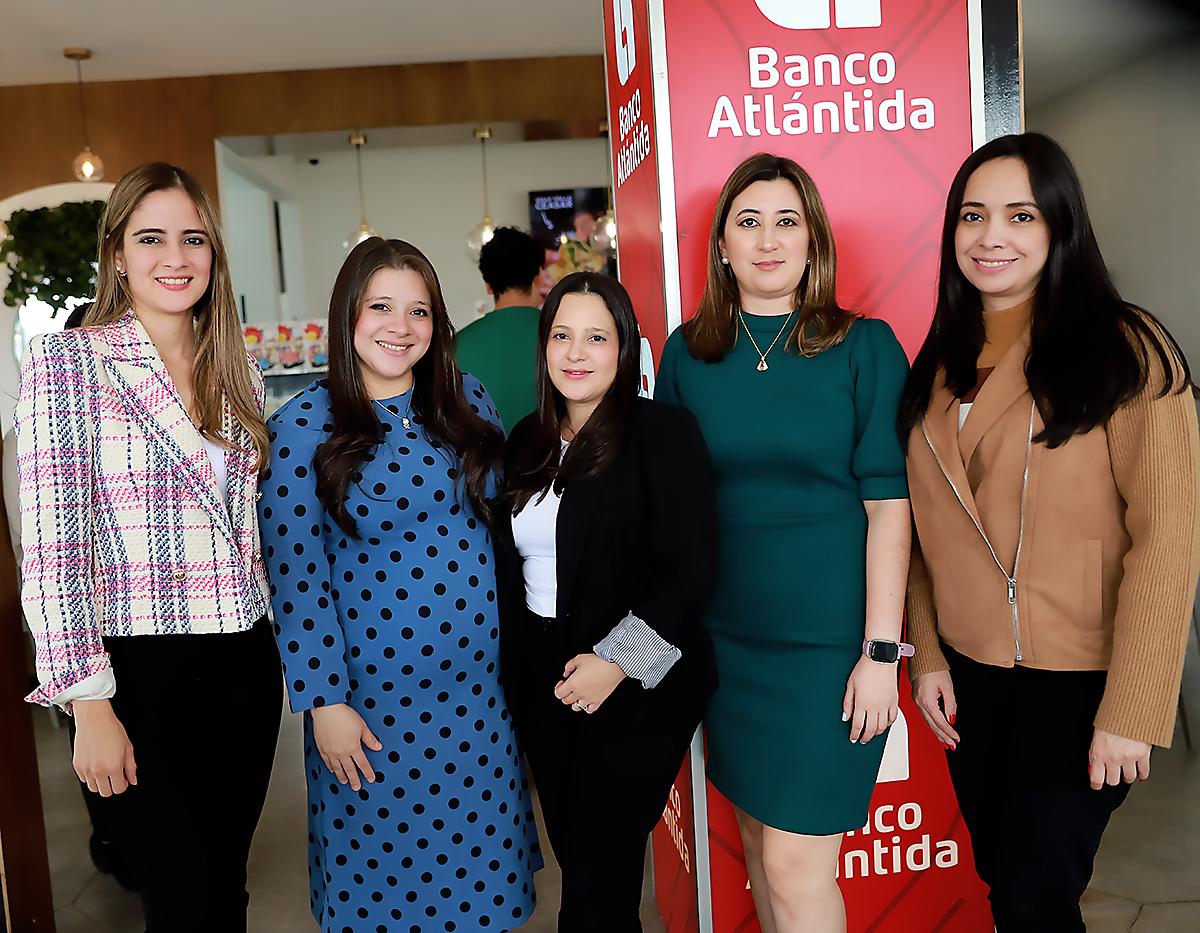 Saski Jovel, Candy Pineda, Fany Rodríguez, Lilly Argeñal y Gabriela Ávila. 