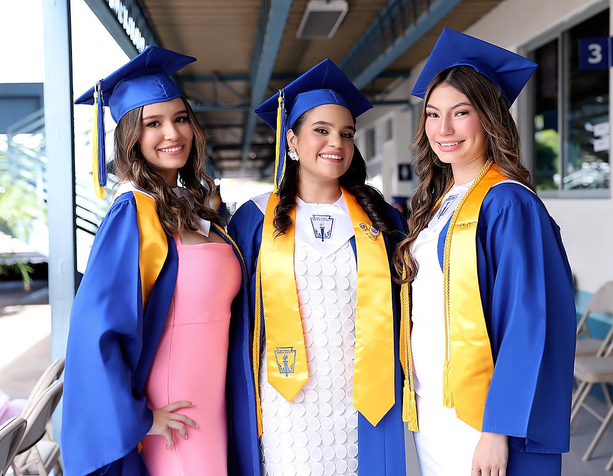 Elena Fracasetti, Mariana Rodríguez y Emma Rivera