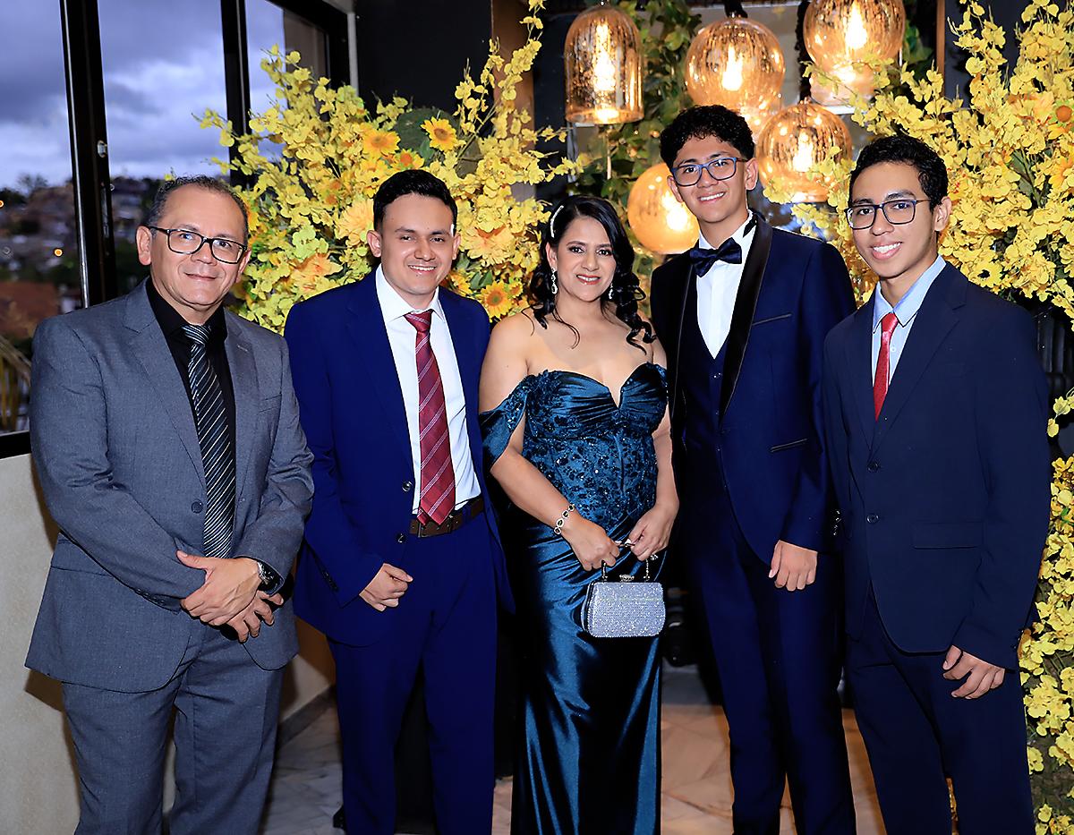 Invitados de la prom 2025 de Mayan School
