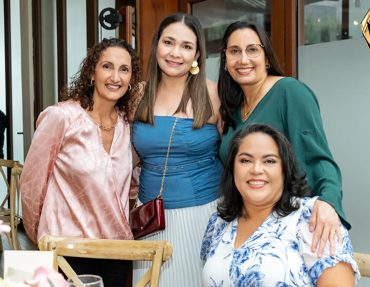 Jamalat Madanat, Cristina Castro, Mirna Pumpo y Peggy Díaz.
