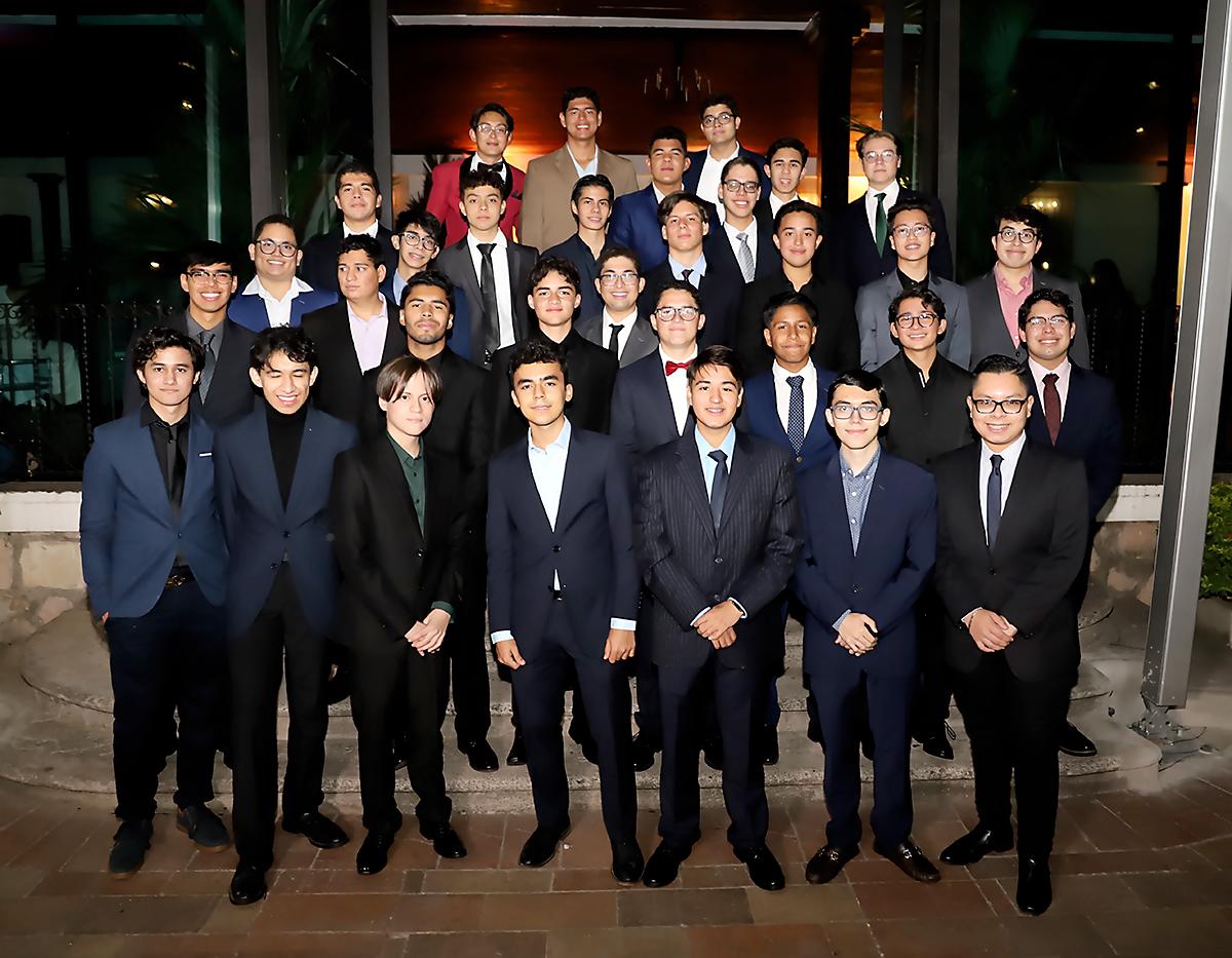Los seniors 2023 disfrutaron cada minuto de la cena realizada en la Hacienda El Trapiche y organizada por la junta de padres de familia