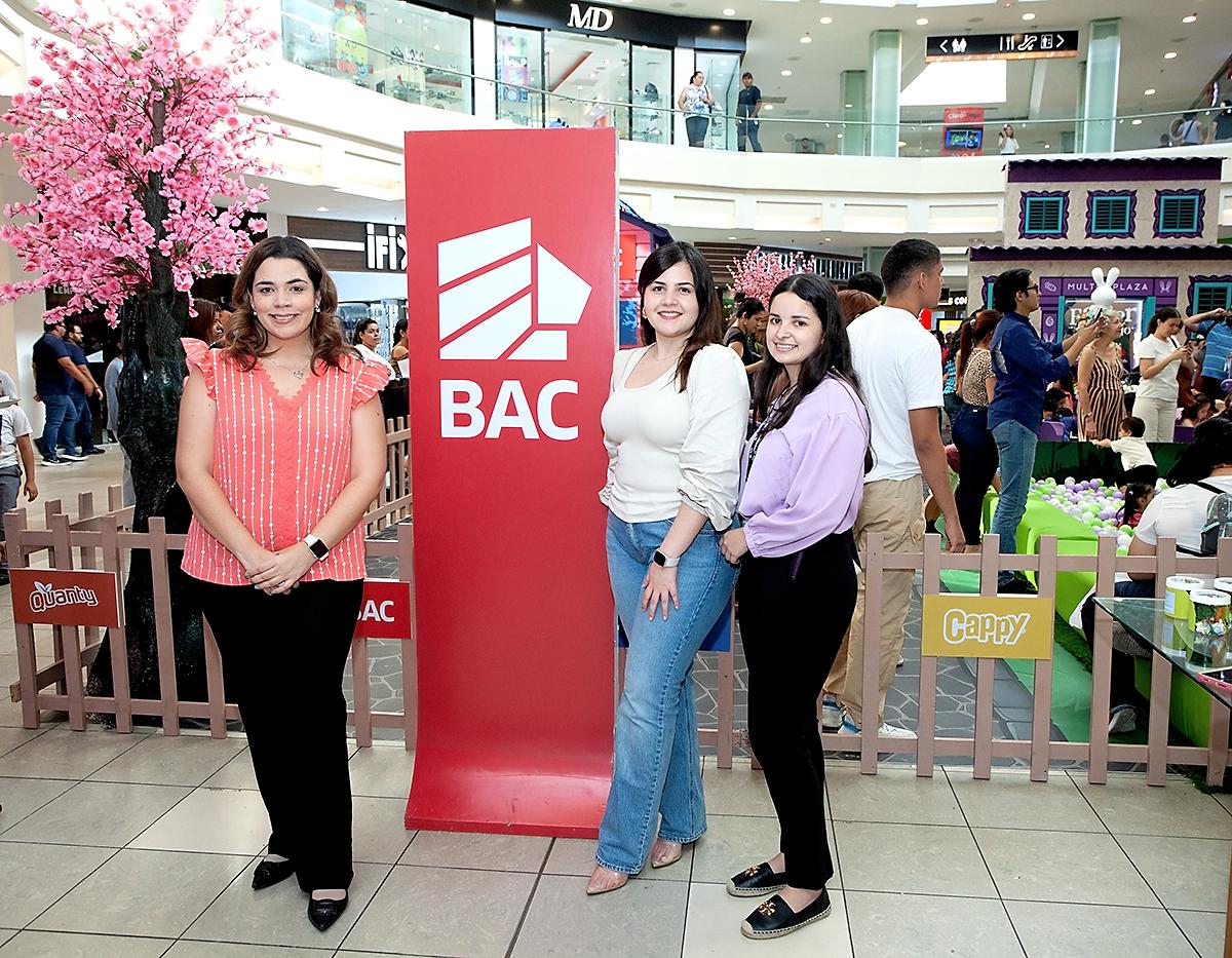 Sarah Zepeda, Marcela Duran y Diana Herrera.