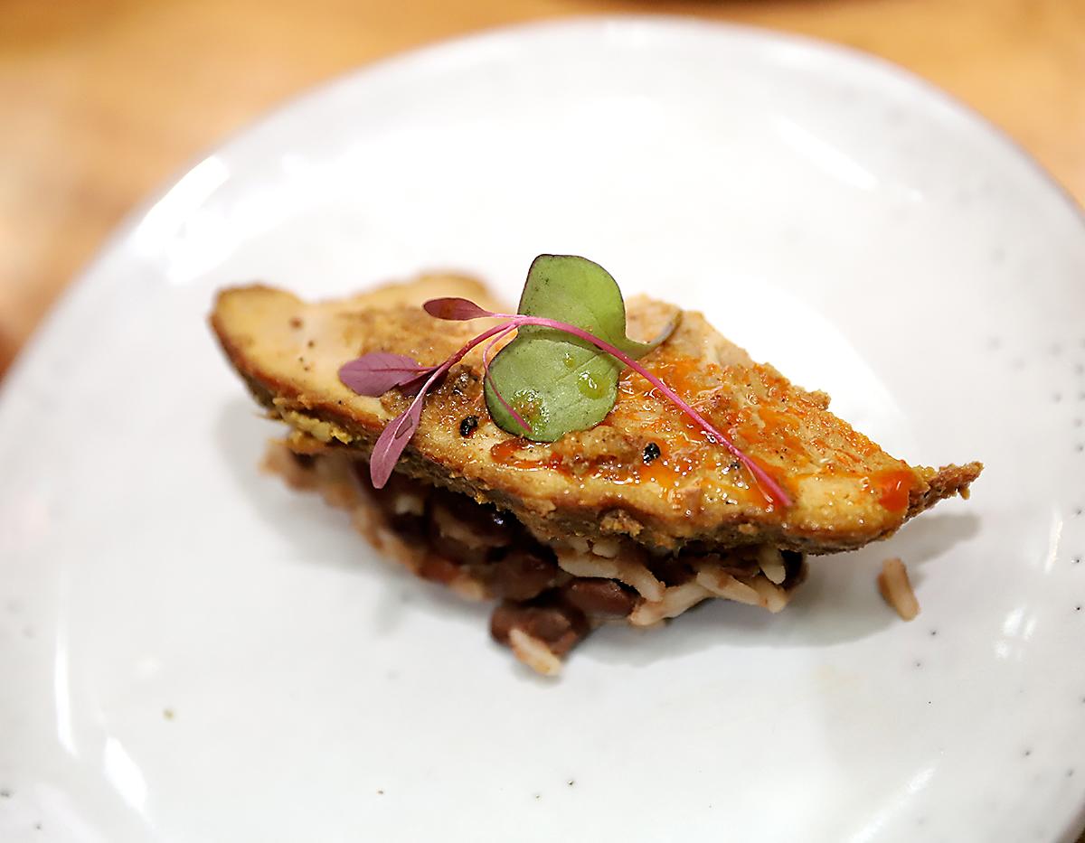 Nigiri de rice and bean, con coco y pierna ahumada by Eduardo Guerrero