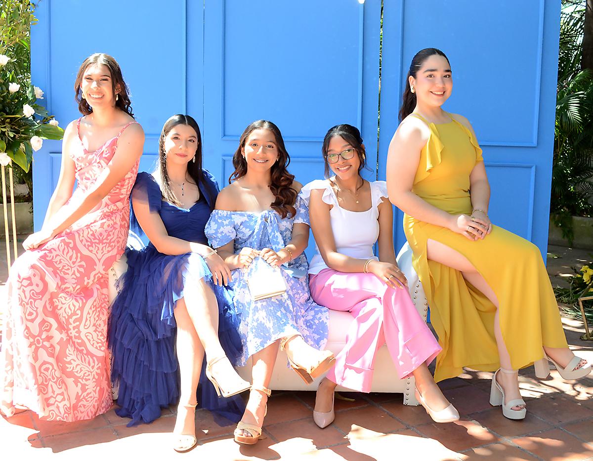 Karla Canales, Liliana Ordóñez, Valeria Coello, Giannela Barahona y Daniela Sevilla.