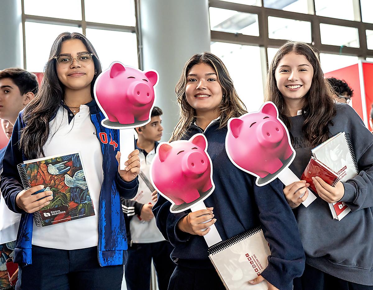 Banco Atlántida impulsa la educación financiera de los jóvenes