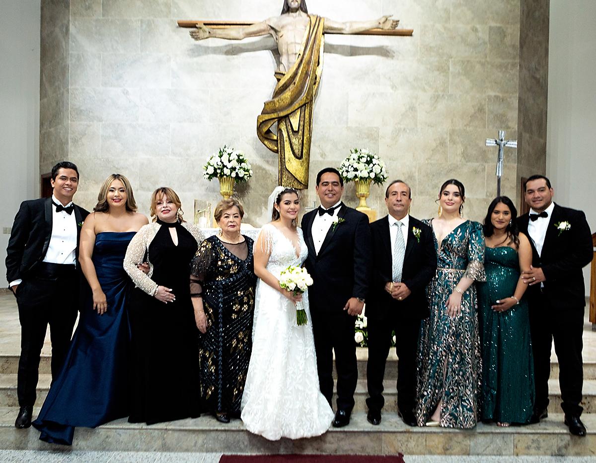 Jorge y Estefanía Lanza, Marilú Díaz, Graciela García, Cindy Osorto, Miguel Lanza, Isidro y Graciela Ramos, Paola Neal e Isidro Ramos.