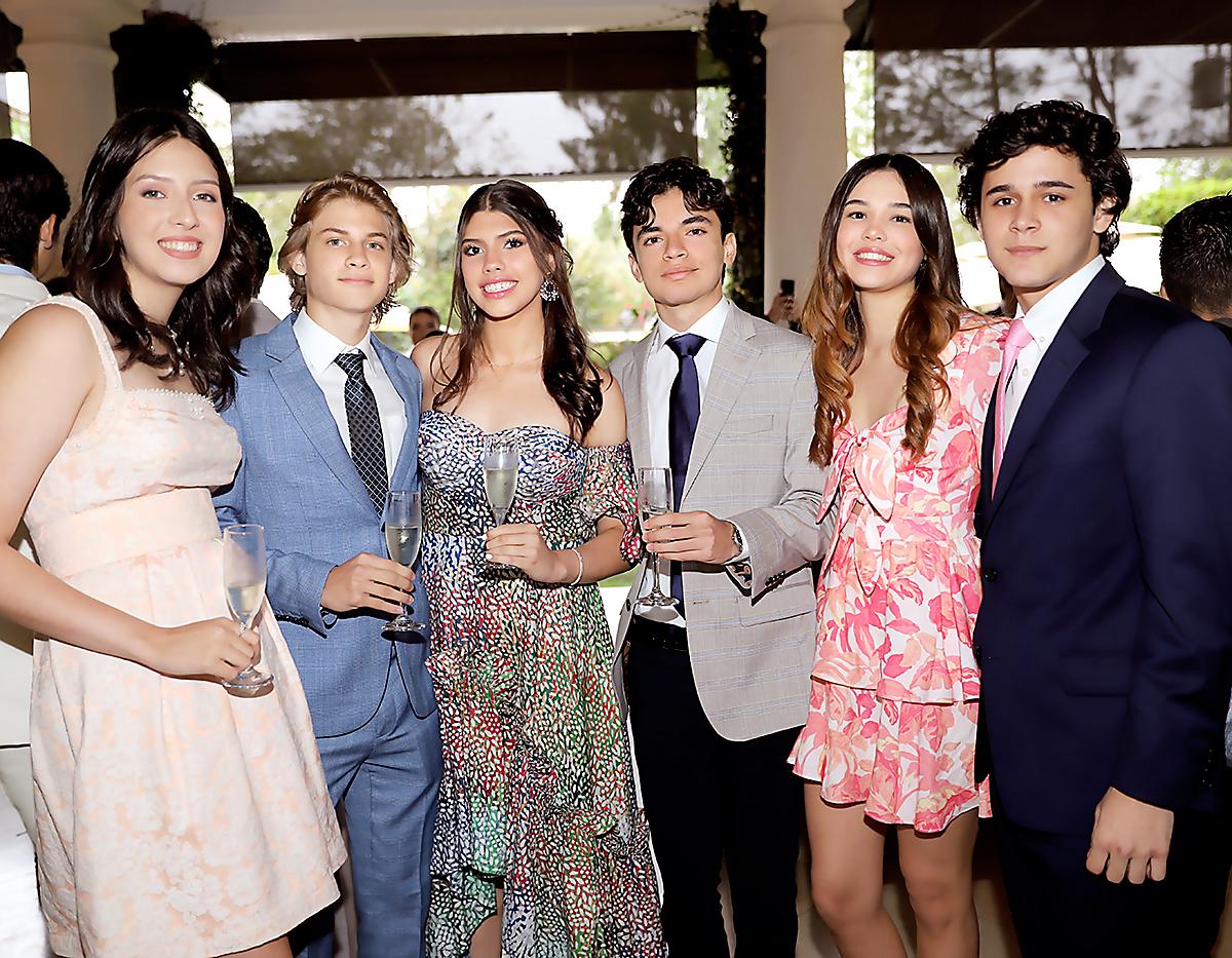 Isabella Boquin, Rodrigo Paredes, Andrea Matuty, Luis Clare, Camille Fiechter y Luca Salinas