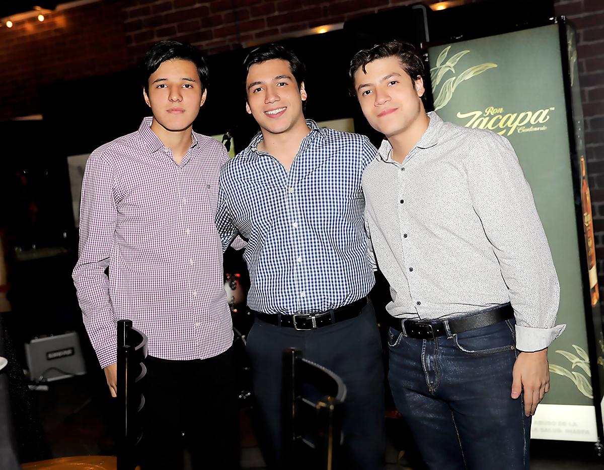 Jesús Vallecillo, Roberto Zelaya y Sebastián Zelaya.