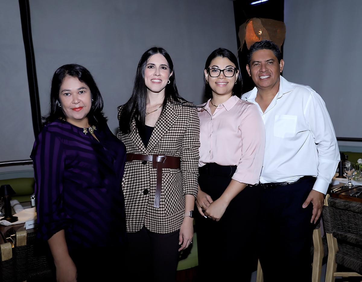 Brenda Ortez, Paola Chinchilla, Celeste Piurs y José Alvarenga.