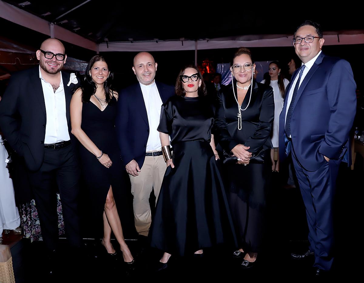 Entre brindis, conversaciones amenas y el sonido de guitarras españolas, el anfitrión agradeció el cariño de Honduras y resaltó el valioso aporte de la comunidad hondureña en su país. on su característico carisma, el embajador Nuño García dedicó palabras de reconocimiento a los más de 250 mil hondureños que han hecho de España su segundo hogar.