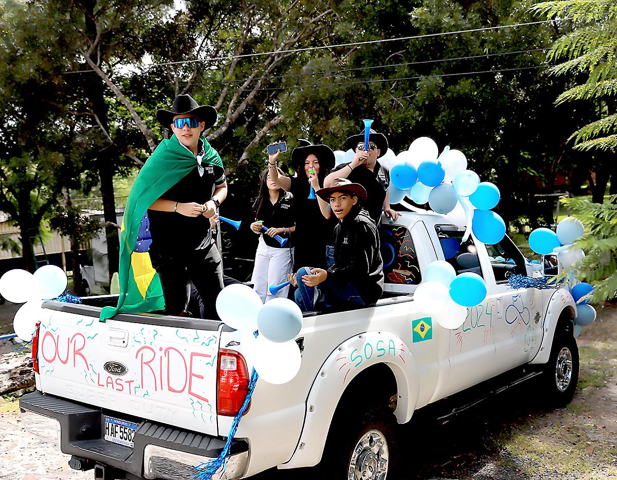 José Sosa, Valeria Arteaga, Andrea Galindo, Ricardo Molina y Daniel López.