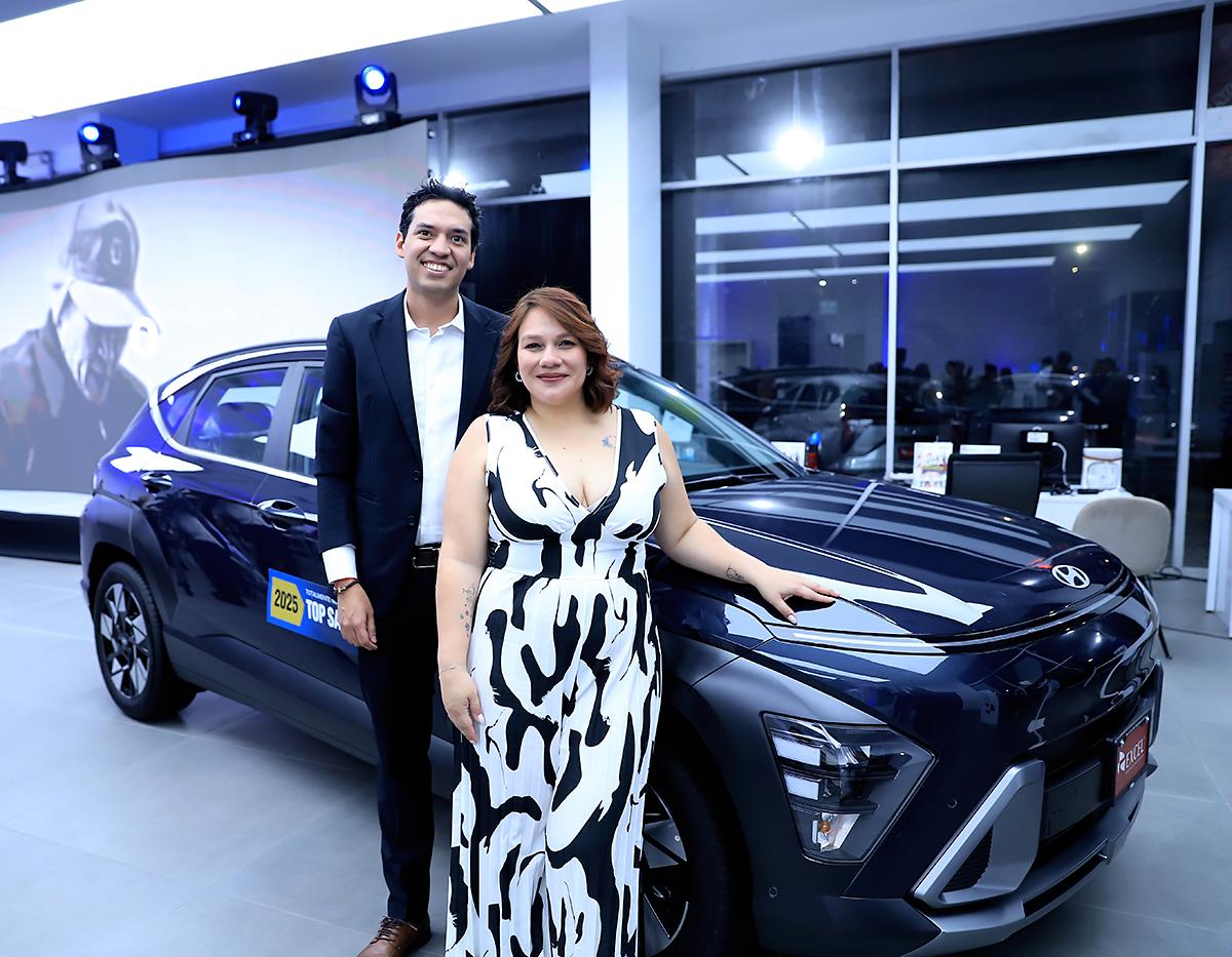 Hugo Flores y Karlina Gutiérrez.