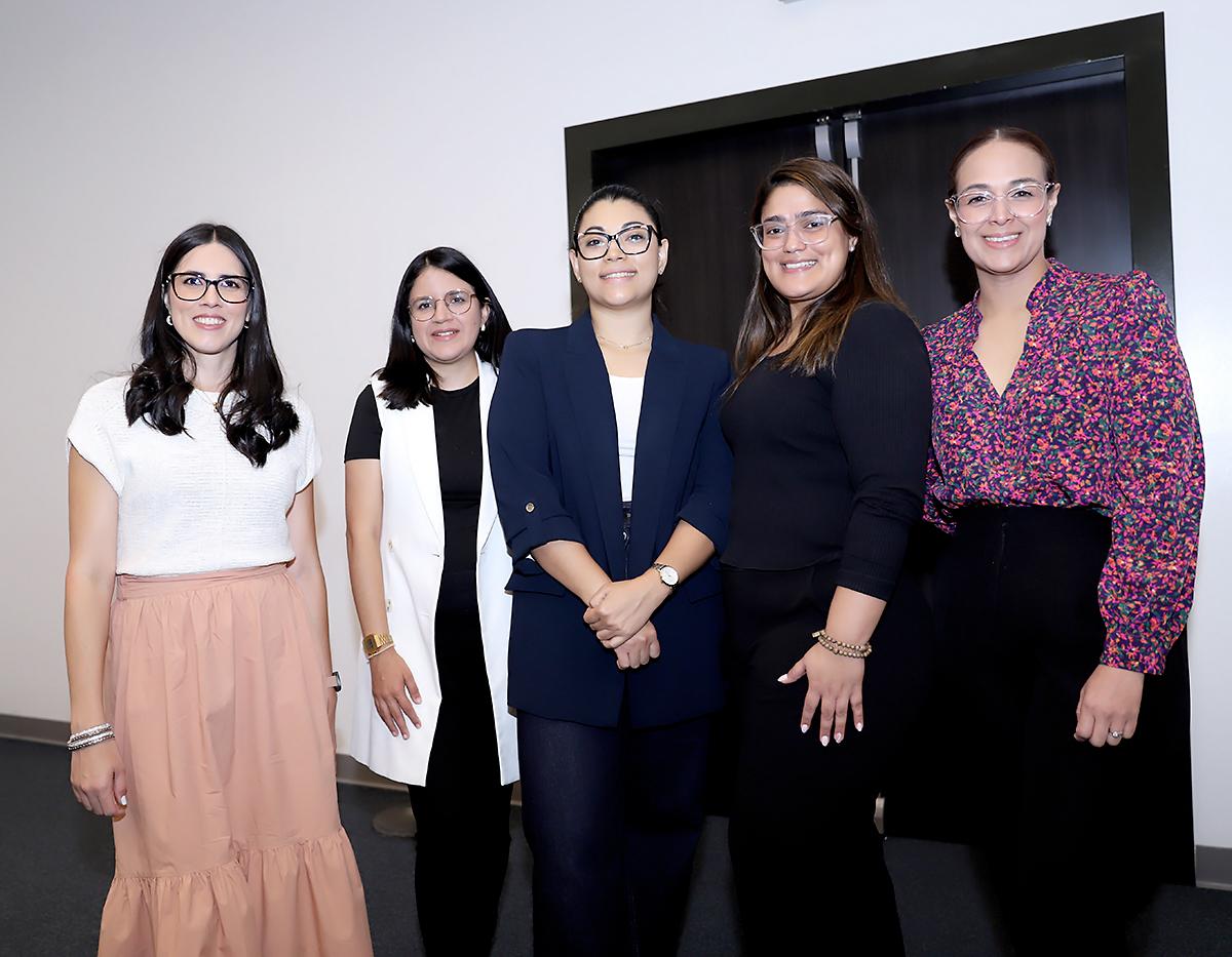 Paola Chinchilla, Andrea Erazo, Celeste Piurs, Andrea Alvarenga y Ivethe Ortega. 