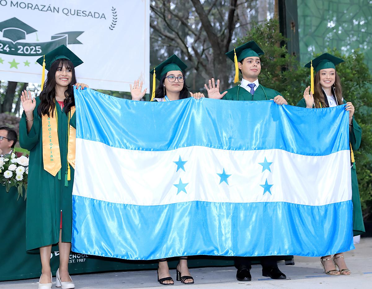 Ariana Martínez, Génesis Maldonado, Cristian Vargas y Camila Sorto.