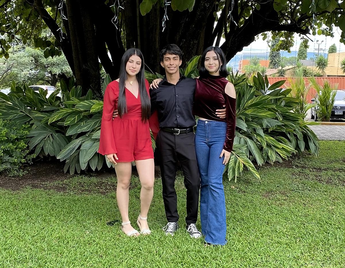 Anny Turcios, Juan Díaz y Katherine Castro. 