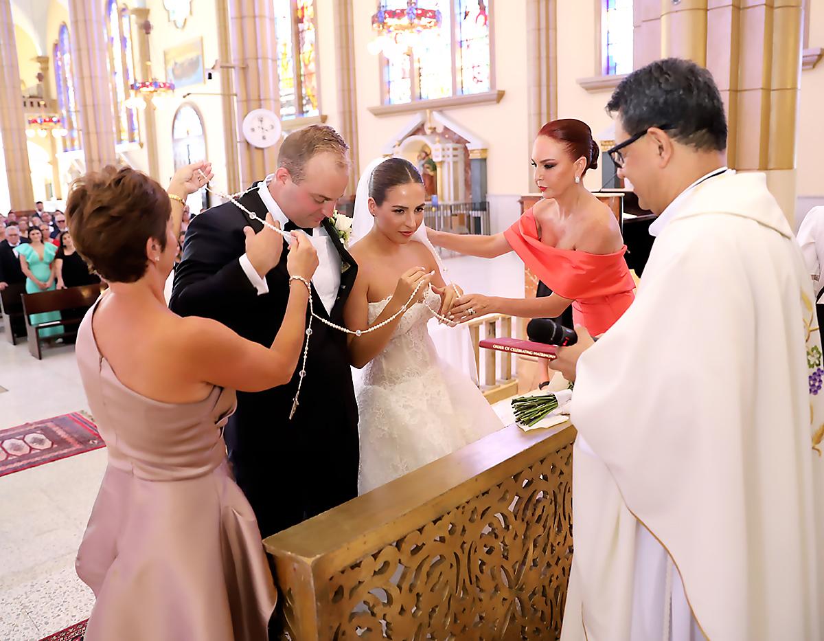 La boda de Derek Herzog y Lorella Cuculiza