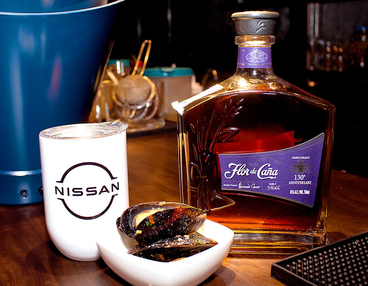 La primera experiencia se realizó con el ron Flor de Caña de 18 años y se sirvió como entrada Mejillones en aceite de oliva, mantequilla amarilla y tequila