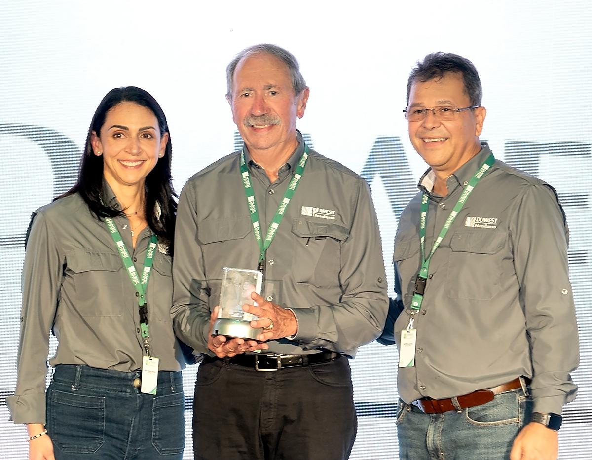Ana Regina Riojas, Raimundo Riojas Encinas y Héctor Santos.