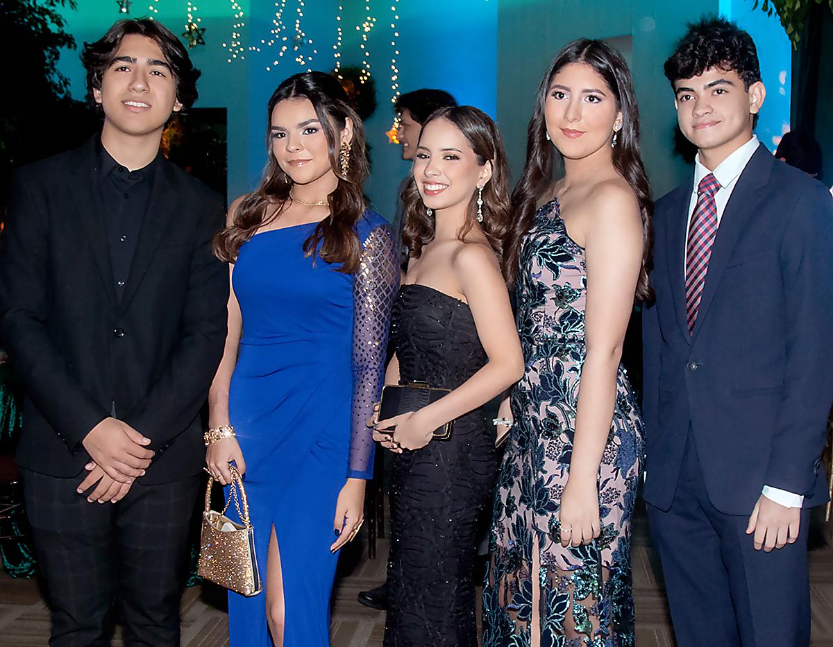 Carlos Handal, Lucía Ferrera, Natalia Morales, Sophia Alvarado y Andrés Hall.