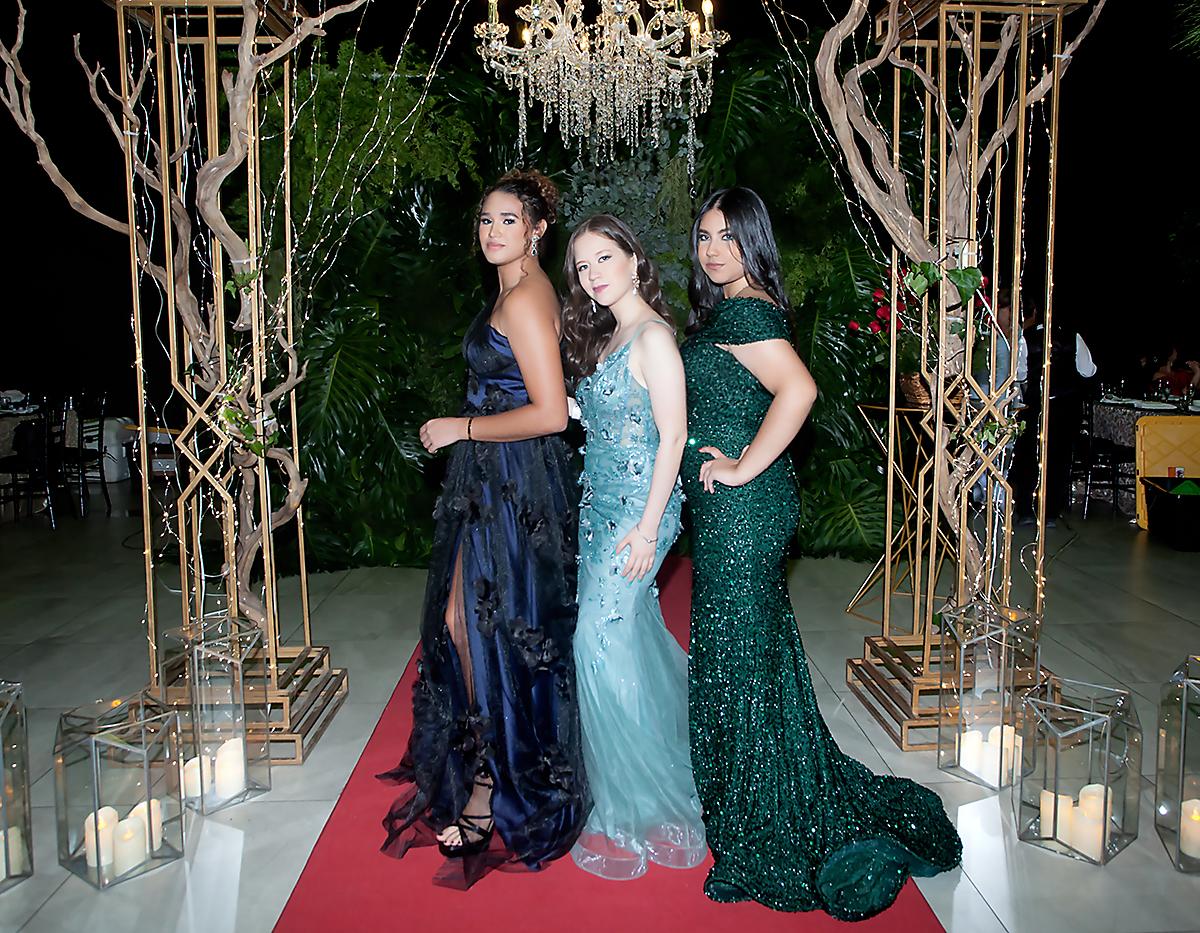 Victoria Aparicio, Gabriela Vásquez y Miranda Ramos.