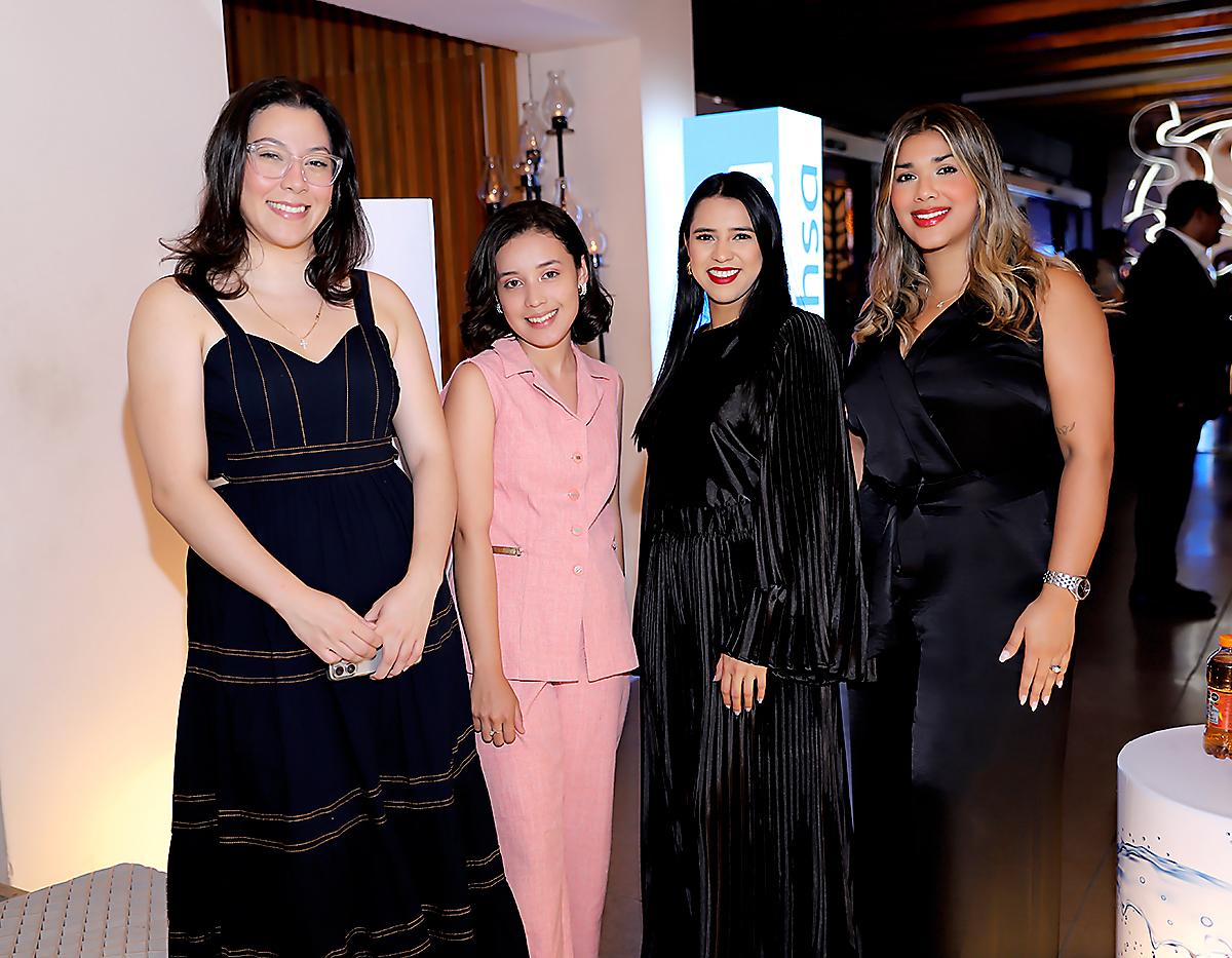 Tali Espinoza, Andrea Carías, Norma Farias y Sofía Alfaro.