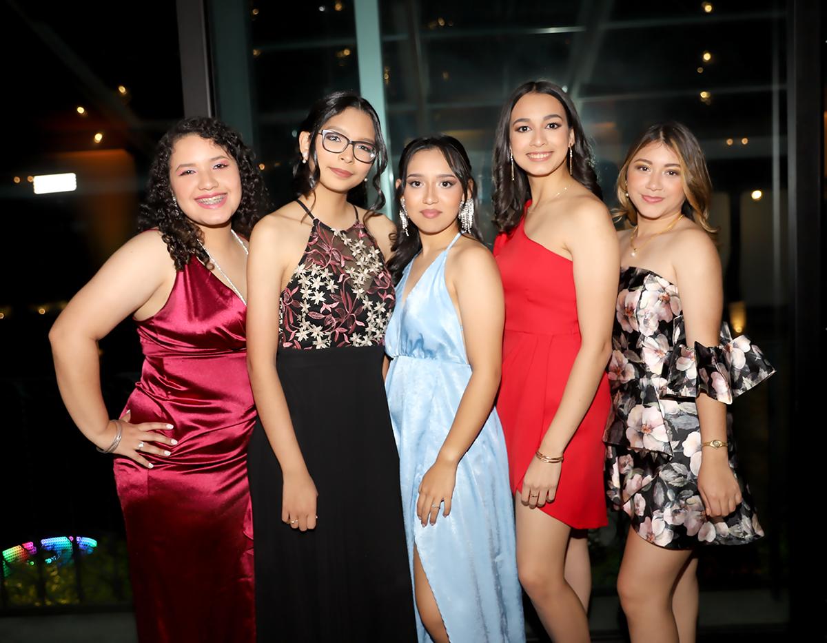 Mia Flores, Ana Fuentes, Arianne Muñoz, Valeria Pineda y Ashlee Fonseca