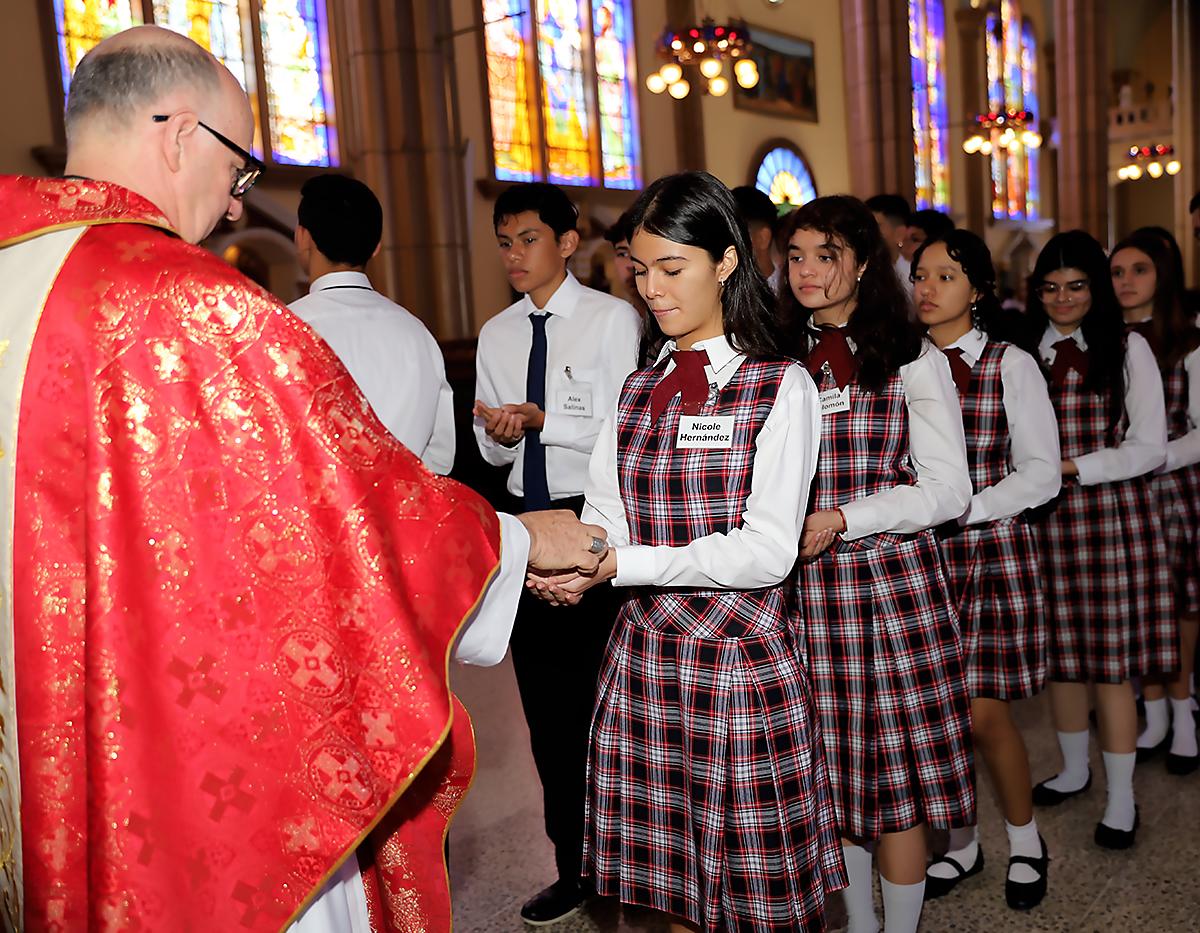 Confirmación de los alumnos de Macris School