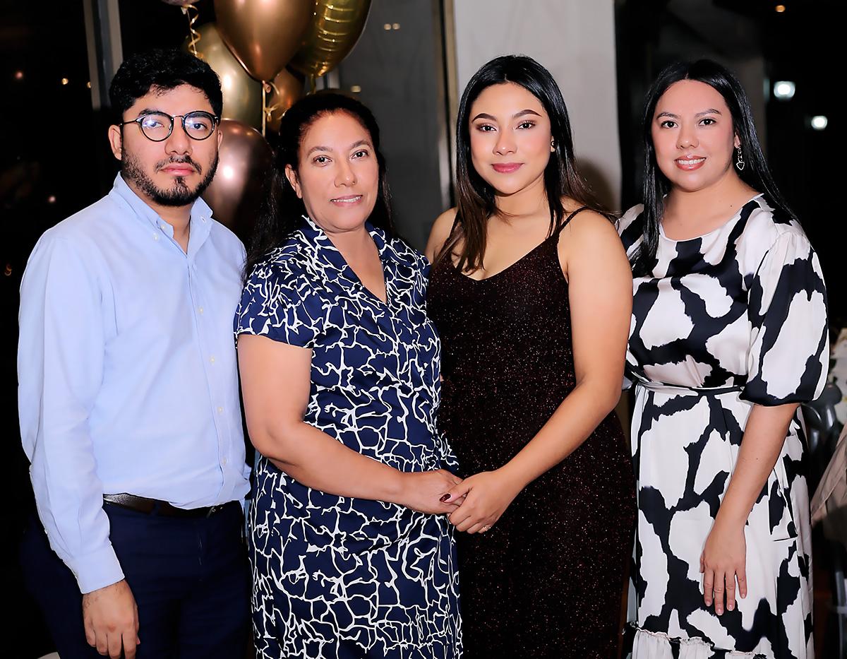Fernando, Sonia, Paola y Yolibeth Hernández 