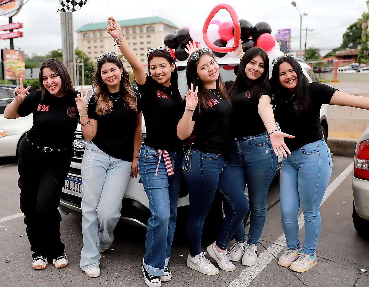 Sharon Barahona, Emily Méndez, Valeria Flores, Ashlee Iraheta, Alejandra Rodríiguez y Bianca Trejo