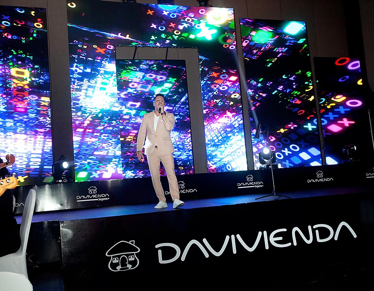 “Serenata para Mamá” por Davivienda