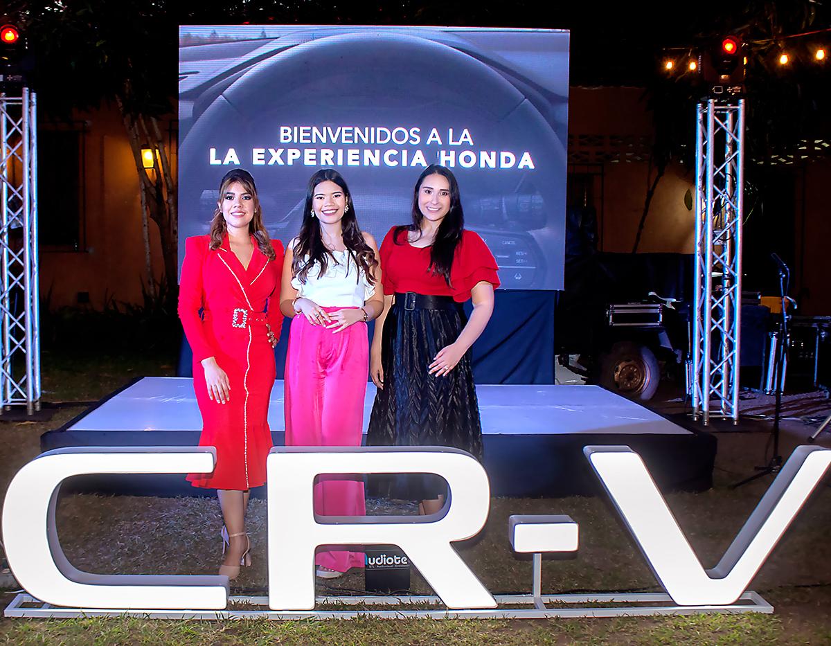 Vanessa Ortiz, Brenda Alvarado y Alejandra Figueroa