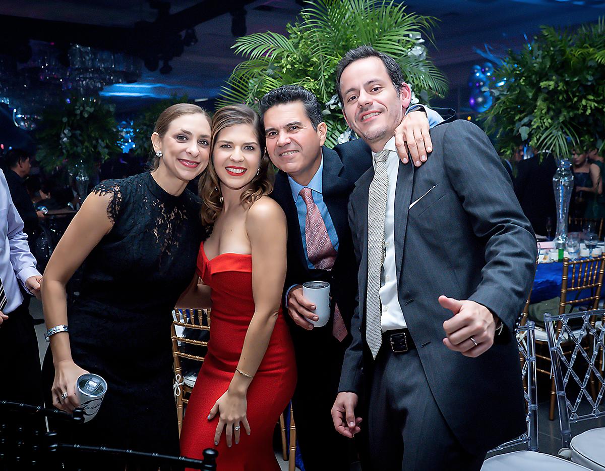 Claudia Hedman, Karla Valerio, César Hedman y Giovanni Valerio.