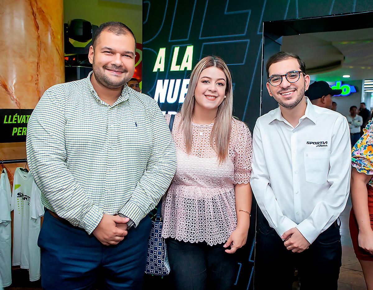 Gustavo y Kathya Amador con Mario Alejandro Faraj.