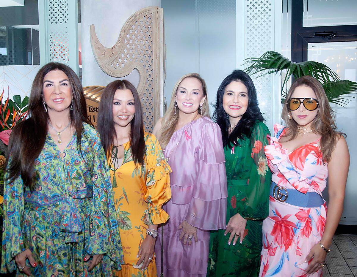  Carmen Chahín, Marna Schmidt, Androlla Mitri, Claudia Kattán y Lorna Knuth.